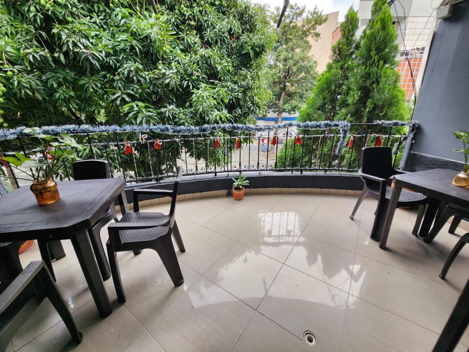 Laureles Hotel *