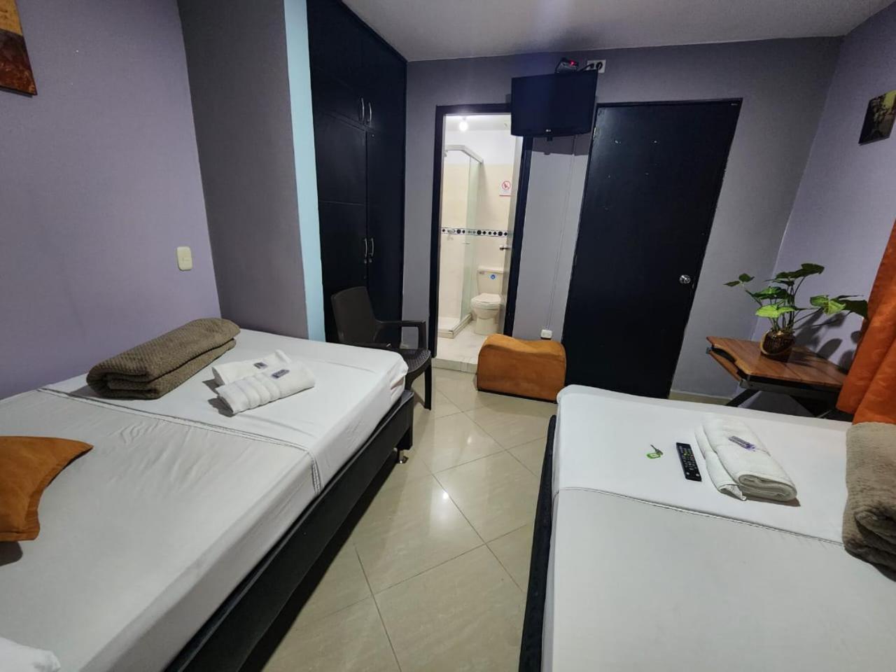 Laureles Hotel *